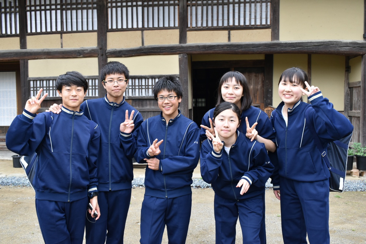 尾田 蒔 中学校